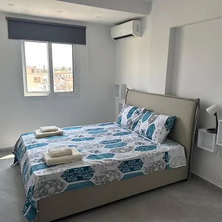 Near Finikoudes 3 Apartment