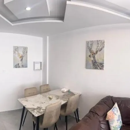 Апартаменты Near Finikoudes 3 Ларнака