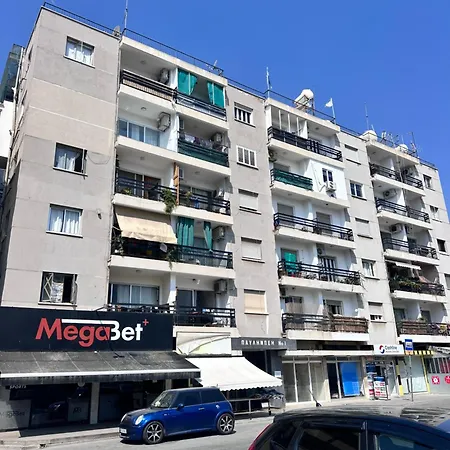 Апартаменты Near Finikoudes 3 Ларнака