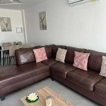 Near Finikoudes 3 Apartment