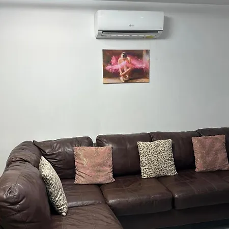 アパート Near Finikoudes 3