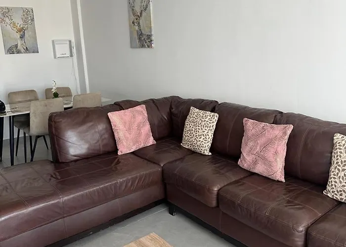 Near Finikoudes 3 アパート