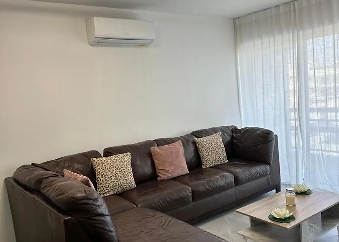 アパート Near Finikoudes 3